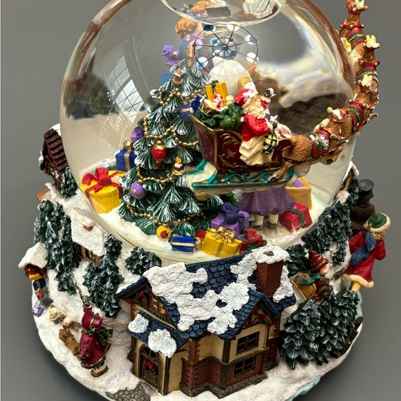 Santa sleigh snow globe by kirkland revolving outter globe vintage? - FLAWS - Picture 5 of 17